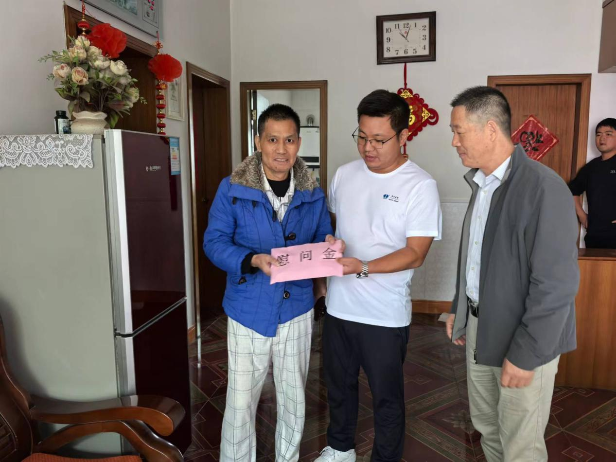 心系患病職工，傳遞工會真情——公司工會開展慰問困難職工活動