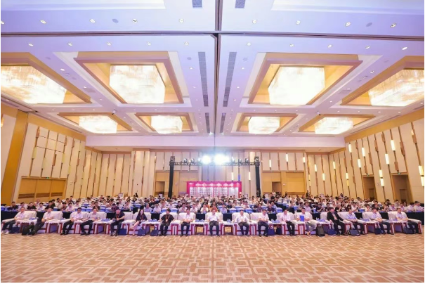 安徽華宇電纜集團(tuán)董事長(zhǎng)葉明竹應(yīng)邀出席首屆中國(guó)線纜行業(yè)G100企業(yè)家領(lǐng)袖峰會(huì)暨2025年高質(zhì)量發(fā)展大會(huì)